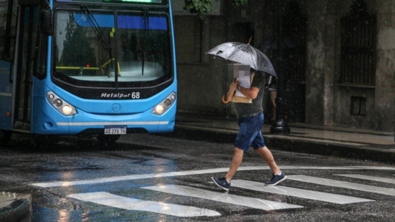 La lluvia sorprendió a los rosarinos este miércoles por la tarde.