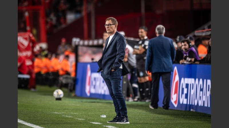 Holan dejó de ser el DT de Central