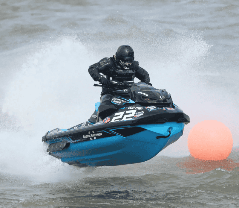 Leo Morelli en acción en las aguas de Uruguay 