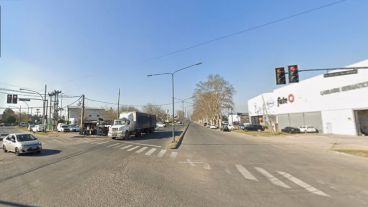 El cruce de avenida Perón y Las Palmeras.