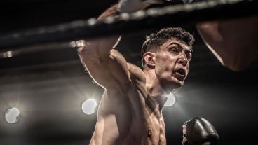 El "Acorazado" Miloc es de Rosario, tiene 26 años y es campeón sudamericano de los medianos.