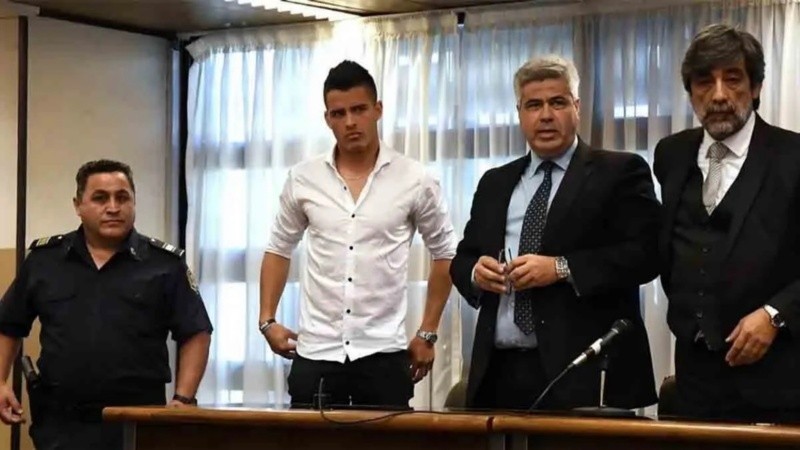 Zárate juego a sus abogados durante el juicio por abuso sexual contra Giuliana P. 