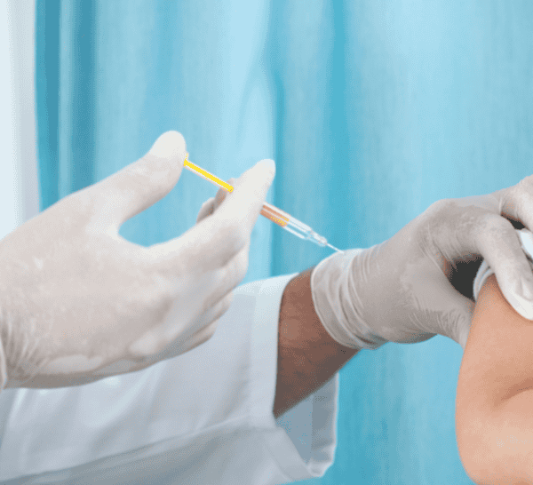 Mendoza activa denuncias contra padres por no vacunar y alerta por la baja cobertura.