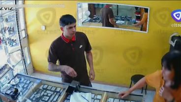 El ladrón llevaba una caja con un reloj, presuntamente para arreglar (El Tres -captura-).