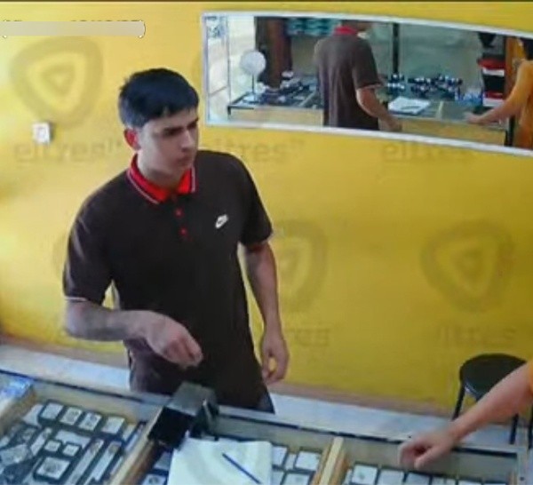 El ladrón llevaba una caja con un reloj, presuntamente para arreglar (El Tres -captura-).