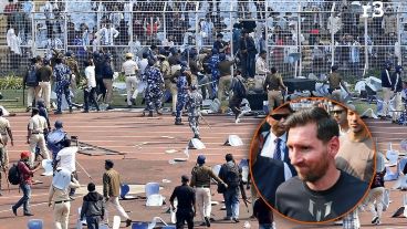 Messi apenas permaneció unos 10 minutos en el estadio, no jugó y las apariciones prometidas nunca se concretaron.