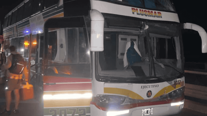 Uno de los micros involucrados.