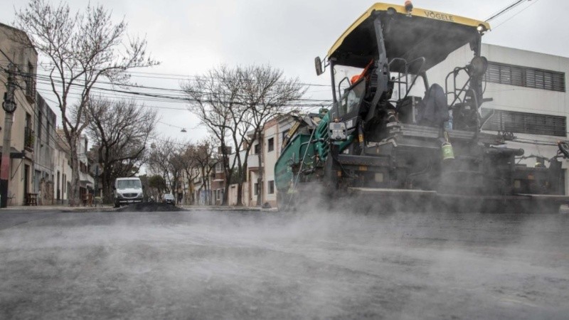 El Presupuesto 2026 contempla un incrementos del 30 por ciento en la obra de mantenimiento vial (Municipalidad de Rosario)