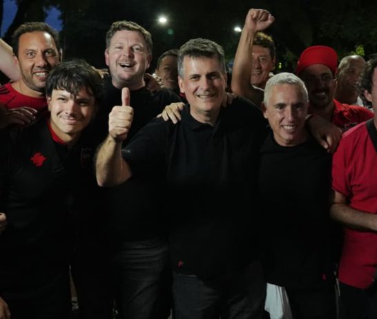 Ignacio Boero junto a la nueva Comisión Directiva de Newell