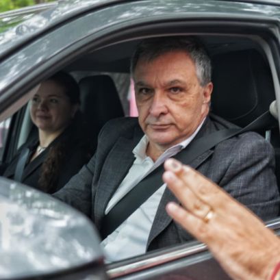 Astore al salir del Coloso luego del traspaso de mando a Boero, el nuevo presidente de Newell