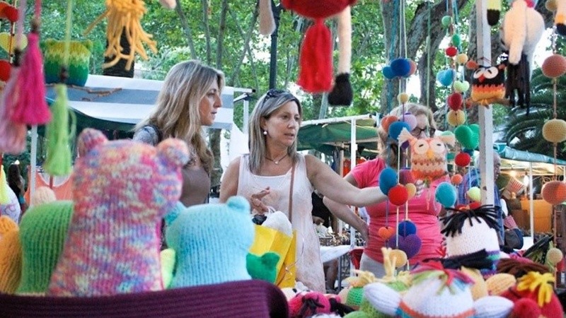 La cuadra de Córdoba entre Roca y Paraguay reúne a más de cien emprendimientos locales.