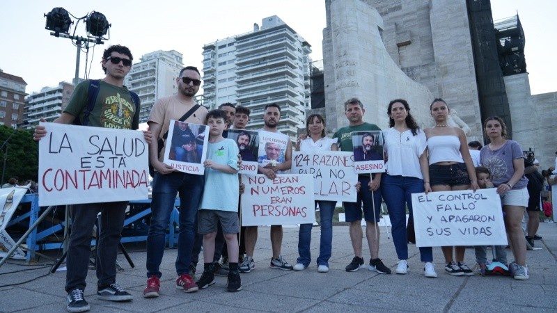 Familiares de víctimas de fentanilo contaminado en Rosario (Alan Monzón)&nbsp;