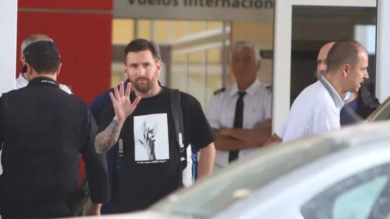 Lionel Messi vuelve a Rosario para comenzar sus vacaciones.