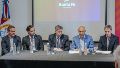 El equipo económico y productivo del gobierno provincial, hoy reunido con empresarios de la ciudad de Santa Fe