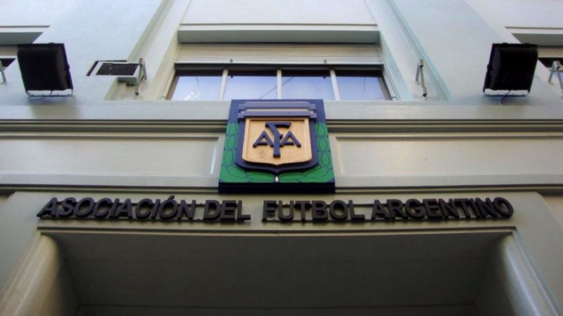 El gobierno pide a la AFA que presente balances contables.