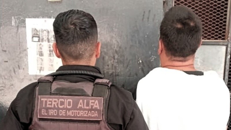 El hombre detenido.