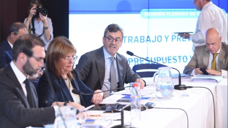 Espada del Gobierno, Bullrich comanda las negociaciones con la Casa Rosada.