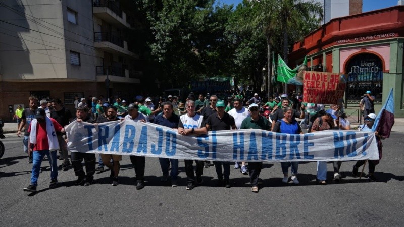 Movimientos sociales iniciaron la jornada de protesta esta mañana (Alan Monzón). 