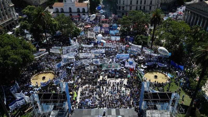 La CGT advirtió con un paro nacional si avanza el proyecto de reforma laboral.