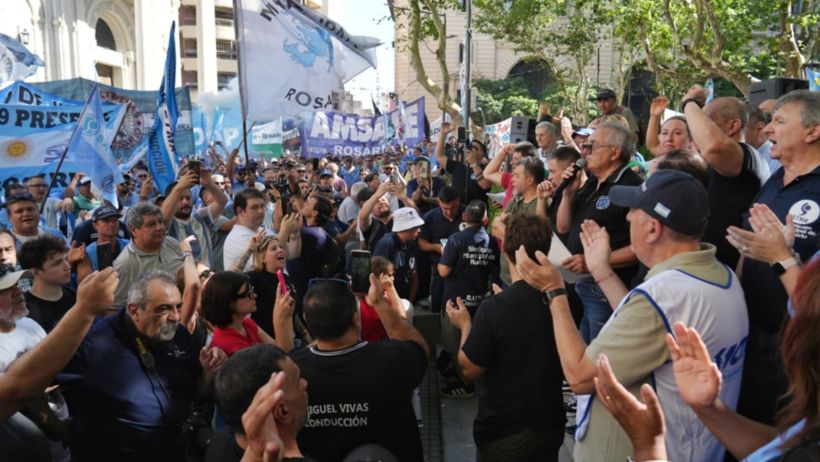 Los gremios y organizaciones  en la protesta de Rosario.