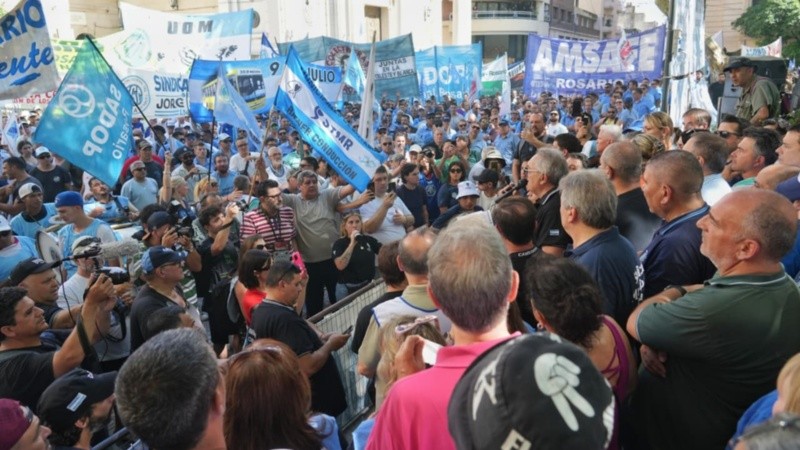 La protesta concentró en Rosario en la plaza 25 de Mayo.