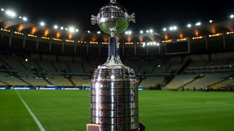 El trofeo de la Copa Libertadores.