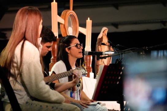 Leda cantando en la ex Rural de Rosario.