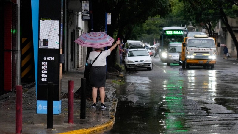 El alerta rige desde la madrugada del sábado y hasta el mediodía.