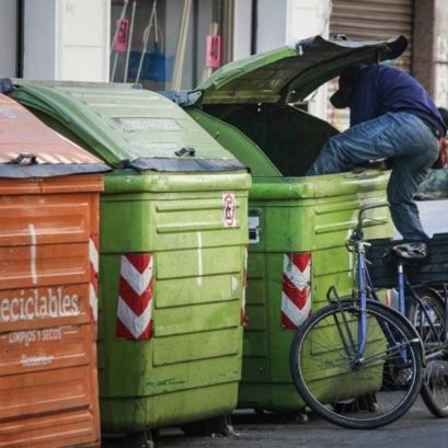 El Gobierno informó que el índice de pobreza cayó más de 10 puntos en el tercer trimestre.
