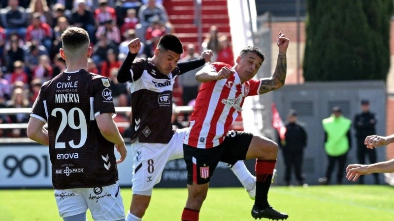 El partido, que está programado para las 18, se llevará a cabo en el Estadio Único de San Nicolás.