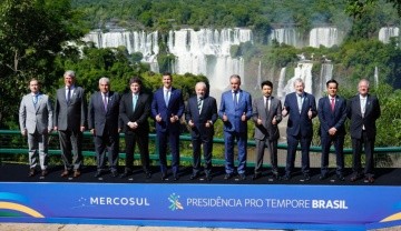 Milei junto al resto de los presidentes del Mercosur