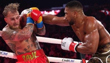 El impactante nocaut de Anthony Joshua al youtuber Jake Paul durante el millonario combate que fue transmitido por Netflix.