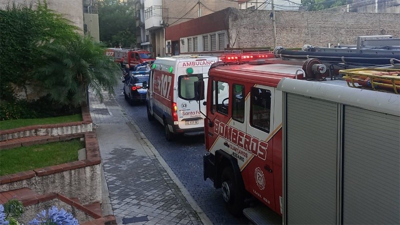 Gran operativo para rescatar a un hombre caído en un pozo (Rosario3).