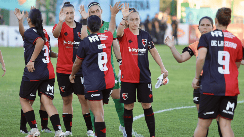 El encuentro, al que accedieron las jugadoras, fue por haber ganado los torneos Apertura y Clausura 2025.