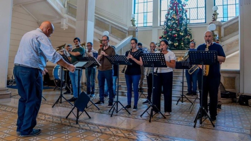 La Banda Sinfónica Policial de la Provincia de Santa Fe.