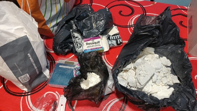Los agentes secuestraron más de un kilo de cocaína.
