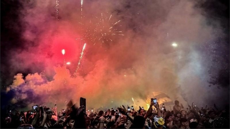 Los fuegos de artificio sonaron con todo en la medianoche de este miércoles