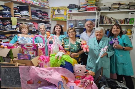 Se reciben juegos, juguetes y libros que serán llevados a niños internados en el Vilela y niños en refugios.