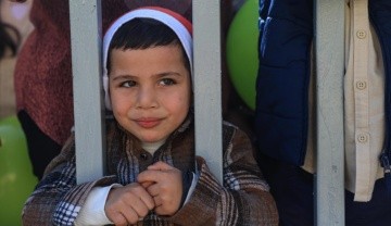 Un niño en el tradicional desfile de Navidad por las calles de Belén, Cisjordania.