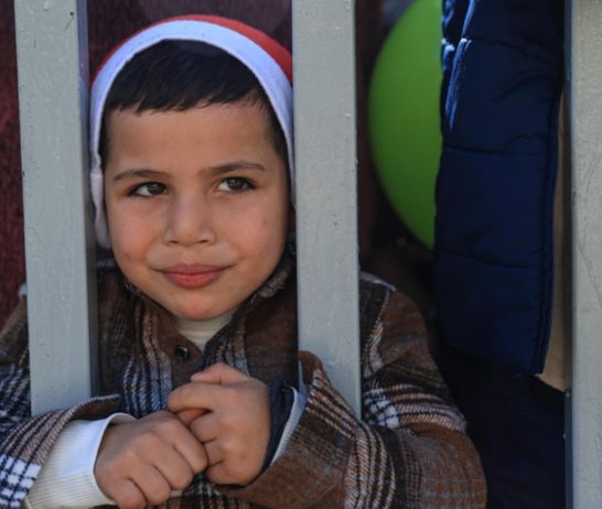 Un niño en el tradicional desfile de Navidad por las calles de Belén, Cisjordania.