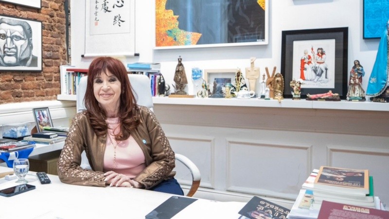 Cristina Kirchner cumple una condena de prisión domiciliaria.