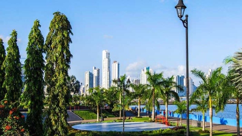 Ciudad de Panamá, conectada con Rosario en forma directa.