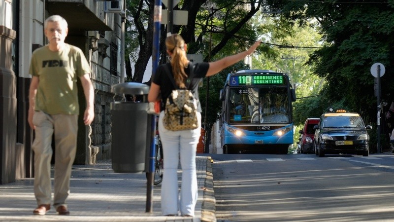 Los colectivos circularán con frecuencia de día medio festivo el miércoles y festivo el jueves.