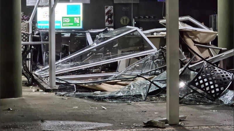 Imágenes que llegaron a los medios de Televisión Litoral muestran incluso el daño ocasionado en el comedor de la empresa Cargill.