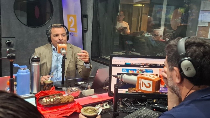 El gerente del aeropuerto de Rosario en Radio2.