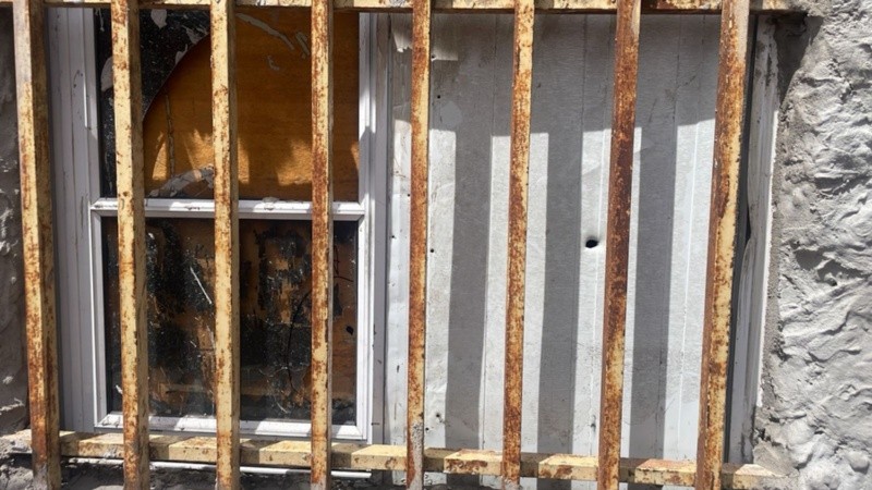 Uno de los disparos que dieron sobre la casa.