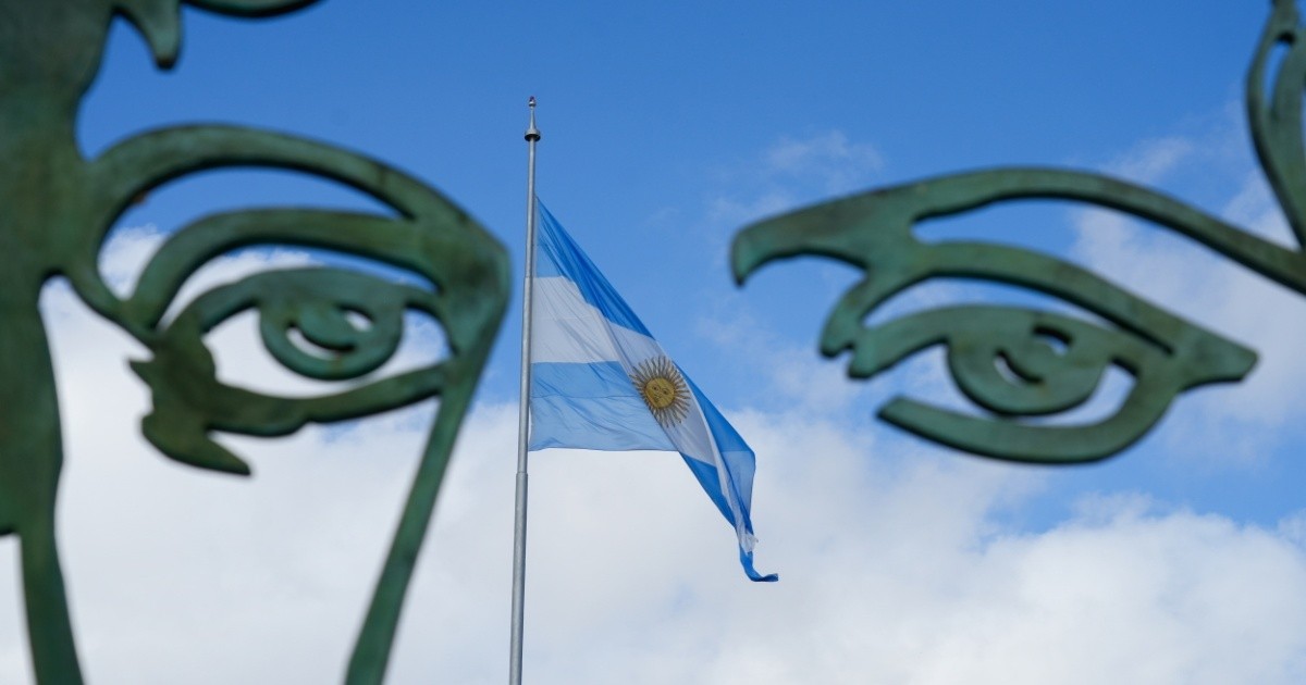 Qué ves cuando te ves: "El nivel de disciplinamiento del buen vivir es abrumador, pero ... - Rosario3 thumbnail