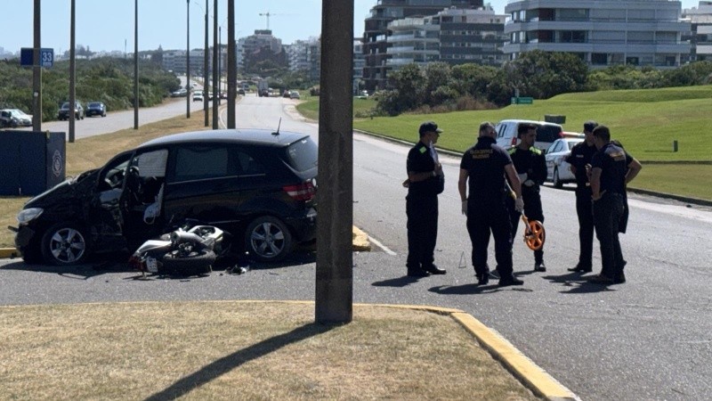 La chata era conducida por una mujer de 34 años que fue atendida por estado de shock.