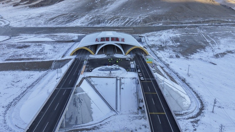 La construcción enfrentó retos geológicos sin precedentes.