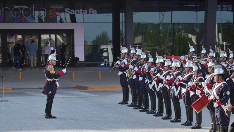 El Aeropuerto de Rosario reabrió sus puertas con pista renovada.